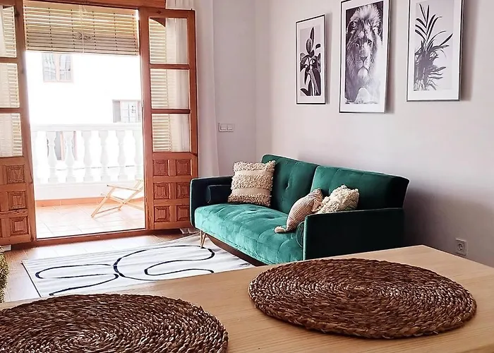 Serendipia: Tu Hogar En Este Blanco Pueblo